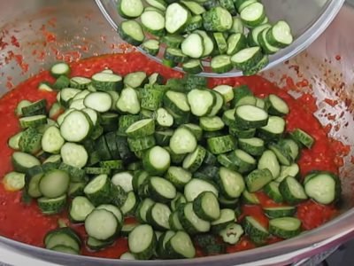 Огурцы в томате