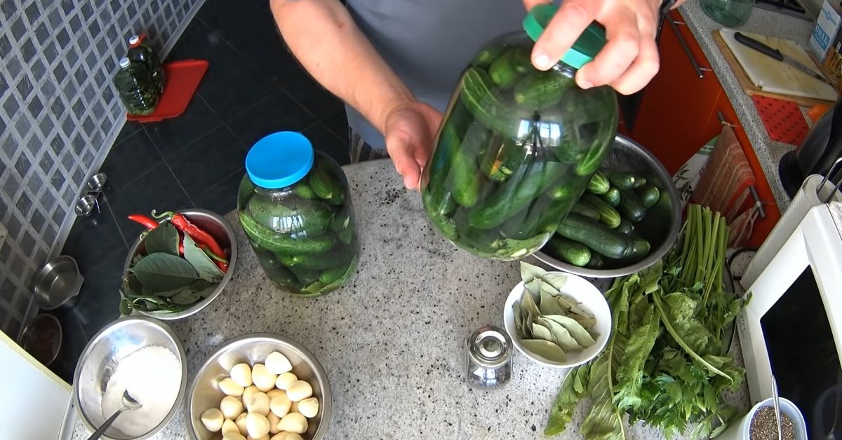 огурцы с водкой