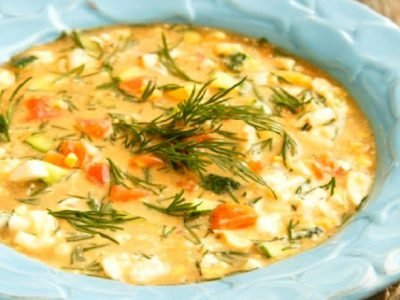 Окрошка с копченым лососем