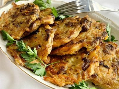 Оладьи из куриной печени с морковью и картофелем