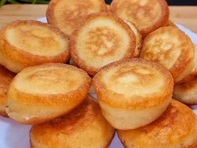 Пышные оладьи с манкой на кефире