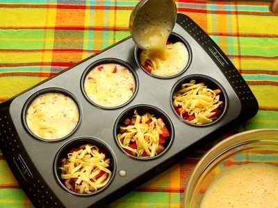 Омлет в форме для кексов