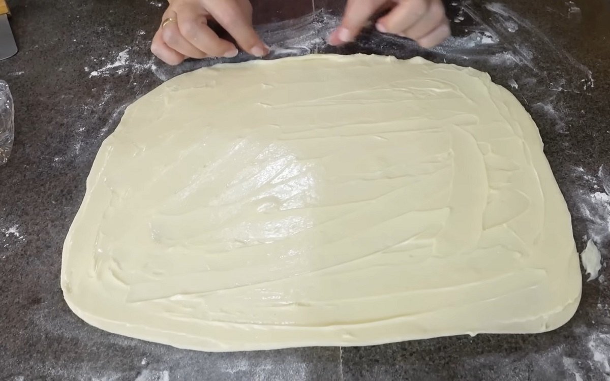 смазанное маслом тесто