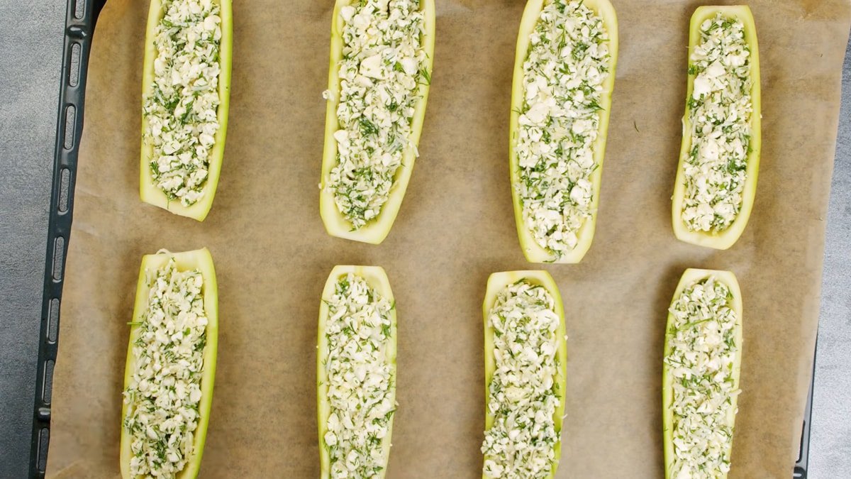  кабачковые лодочки на противне