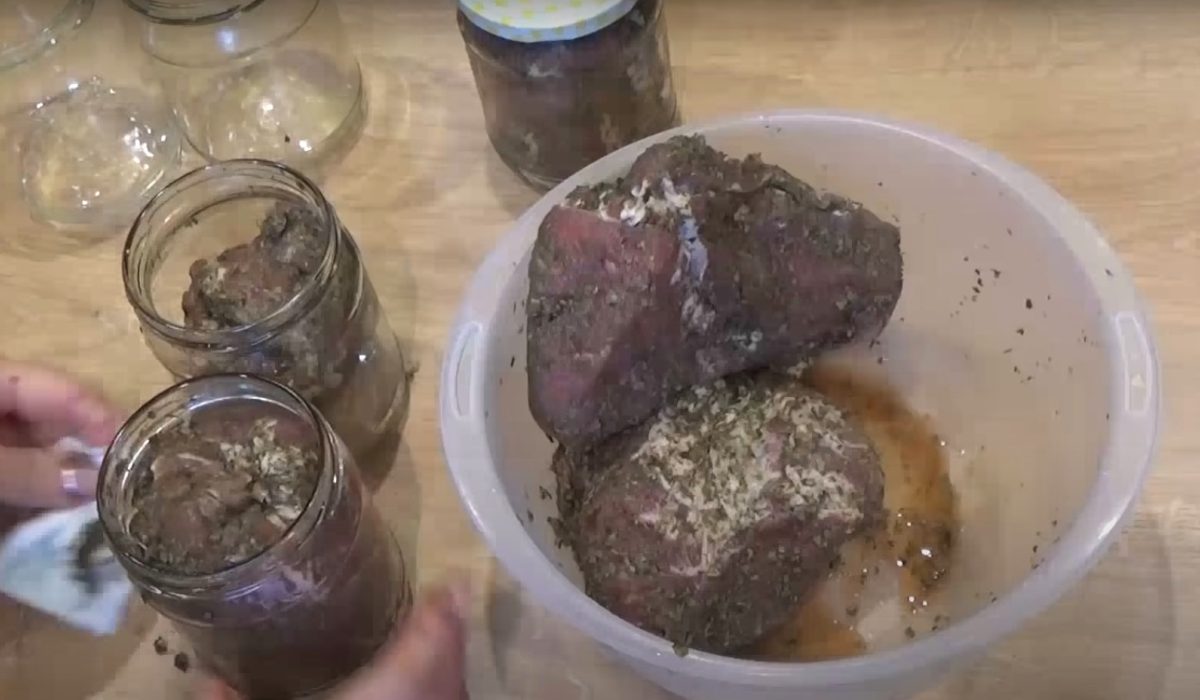 мясо в банках