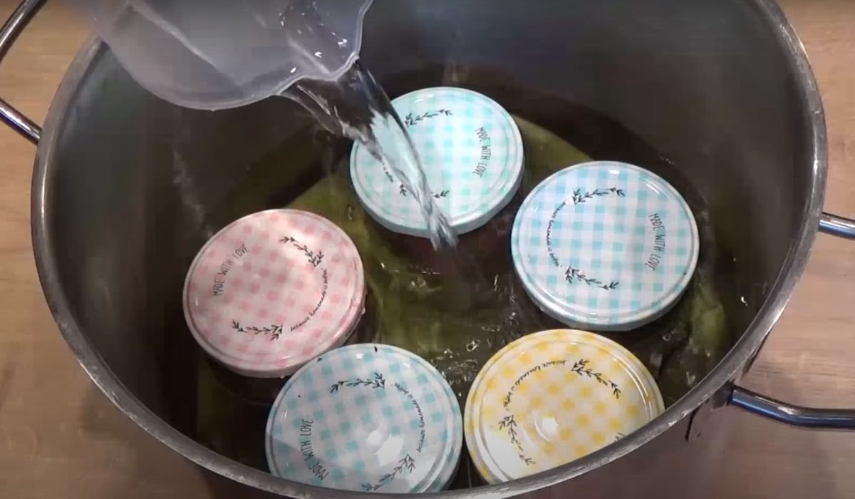 вареное в банках мясо