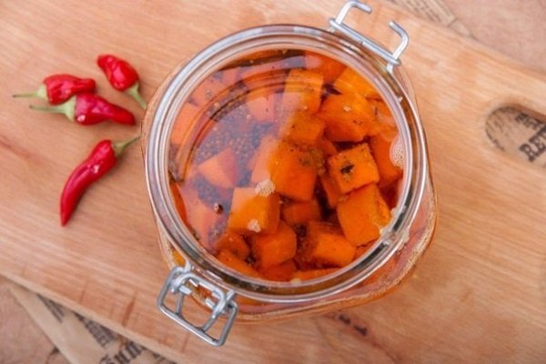 острая морковь в масле