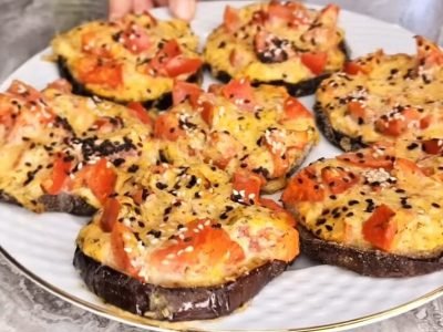 Острые баклажаны с сыром и помидорами в духовке