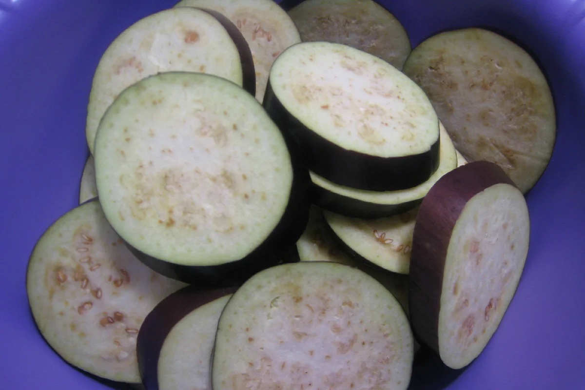 нарезанные баклажаны