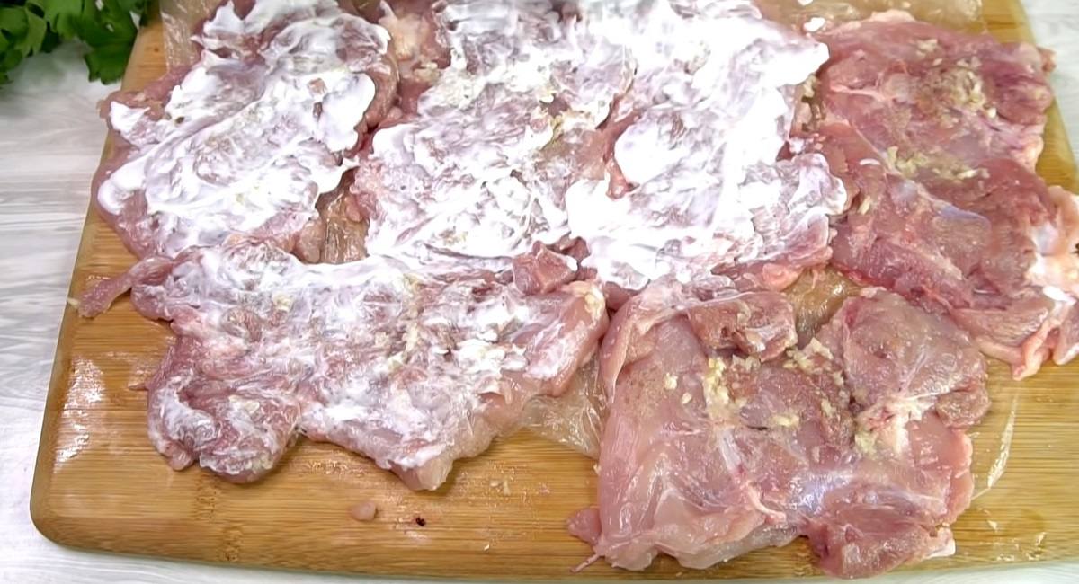 смазывание майонезом