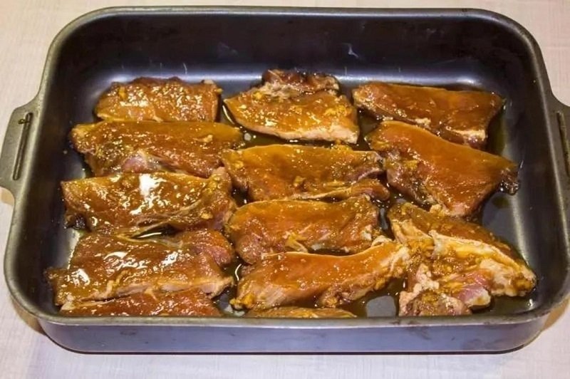 выкладка отбивных на противень