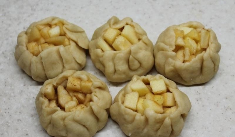 пироги с яблоками