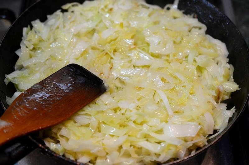 тушеная капуста с яйцом