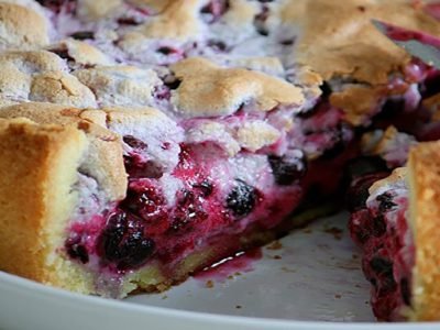 Открытый пирог с ягодами