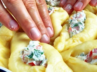 Отрывной пирог с сыром и овощами