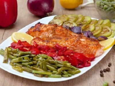 Овощное ассорти с форелью