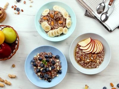 Овсянка с киноа и фруктами