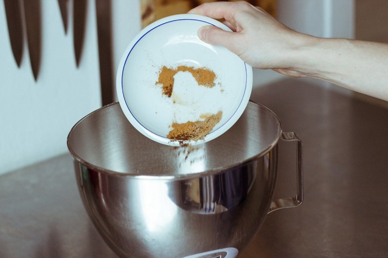 замешивать тесто фото