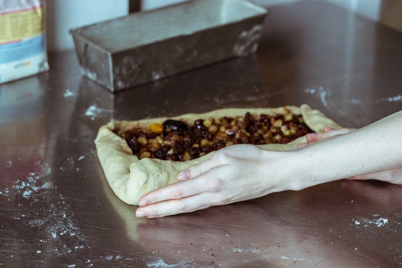 сворачивать рулет фото