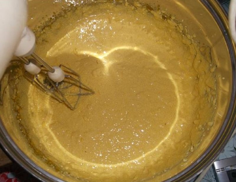 яично-сахарная смесь