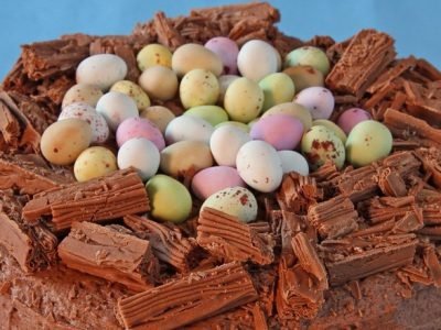 Пасхальный торт с изюмом