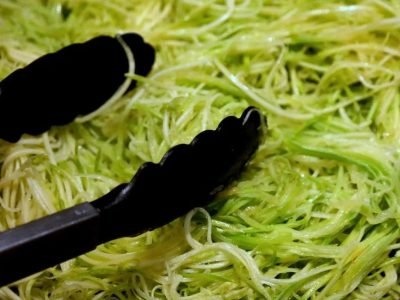 Аппетитная паста из кабачков с курицей