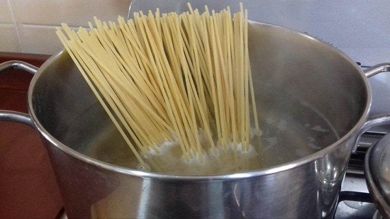 Паста с тунцом, сварить макаронные изделия