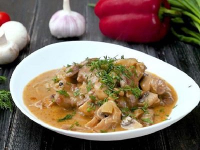 Печень по-строгановски