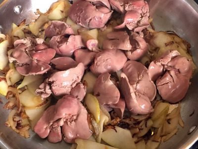 Куриная печень с грушей