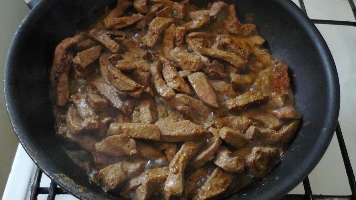 Печень с овощами на сковороде: незаменимый рецепт - Со Вкусом