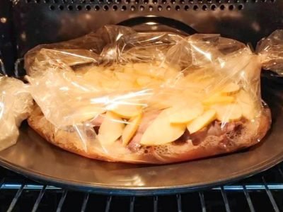 Печень с яблоками в духовке