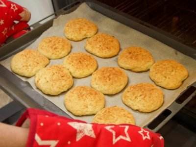 Нежное печенье из творога и яблок