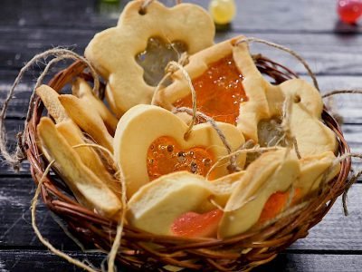 Печенье с карамелью на елку