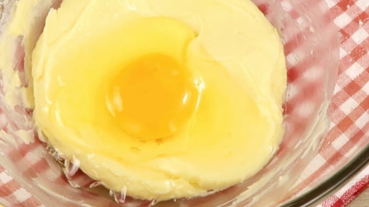 добавление яйца