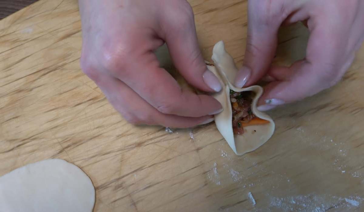 формирование пельменя