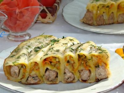 Пельменный пирог с начинкой на сковороде