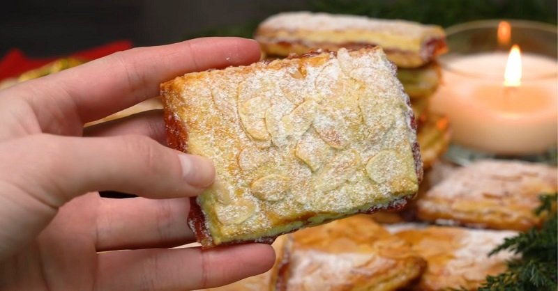 подача песочного печенья с джемом