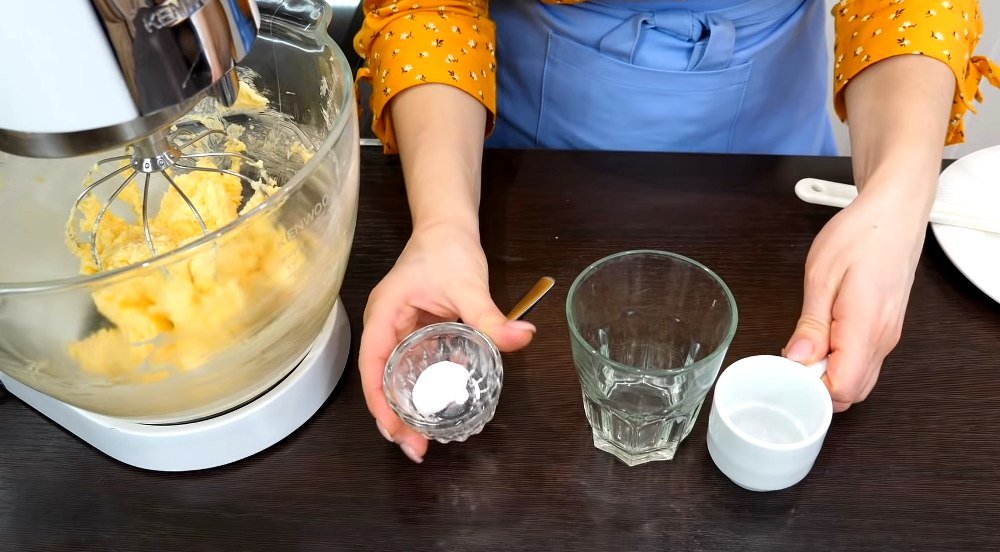 песочное пирожное с джемом