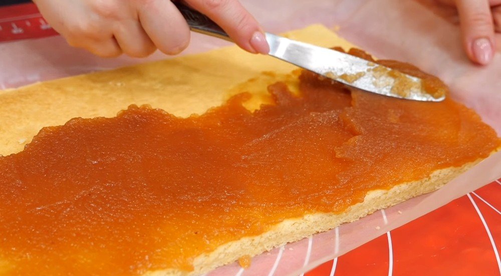 песочное пирожное с джемом