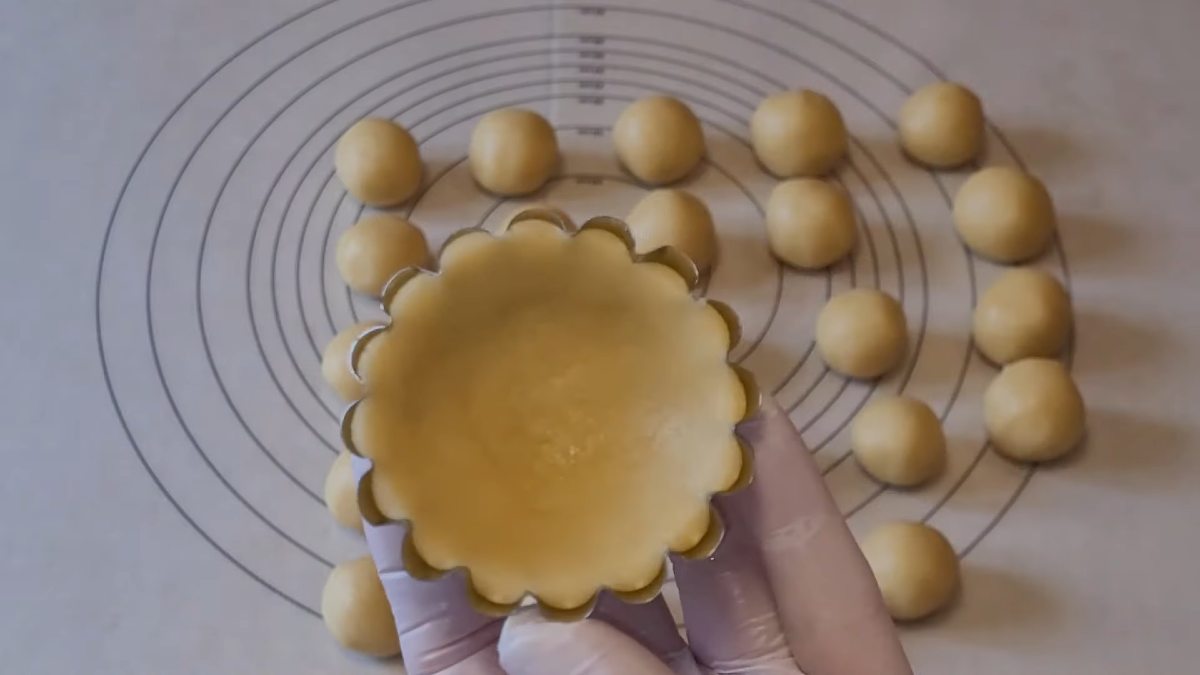 Песочные корзинки с белковым кремом: рецепт пирожного - Со Вкусом