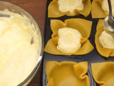 Песочные пирожные с творожной начинкой