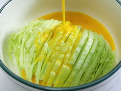 Мини-пицца из капусты на сковороде