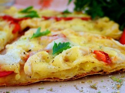 Аппетитная пицца из лаваша в духовке