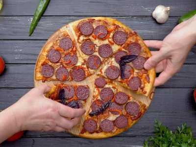 Пицца «Пеперони» на дрожжевом тесте