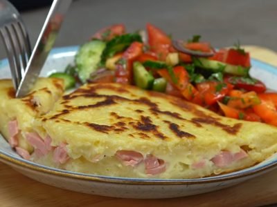 Пирог из картофеля с сыром и ветчиной