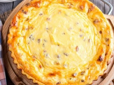 Ароматный пирог из слоеного теста с творогом