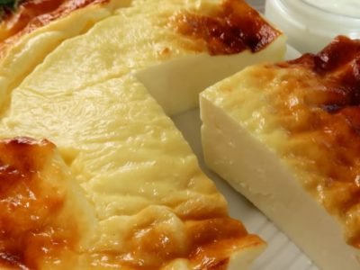 Пирог из йогурта без муки и сахара