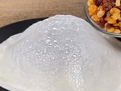 Пирог на горячем молоке с изюмом