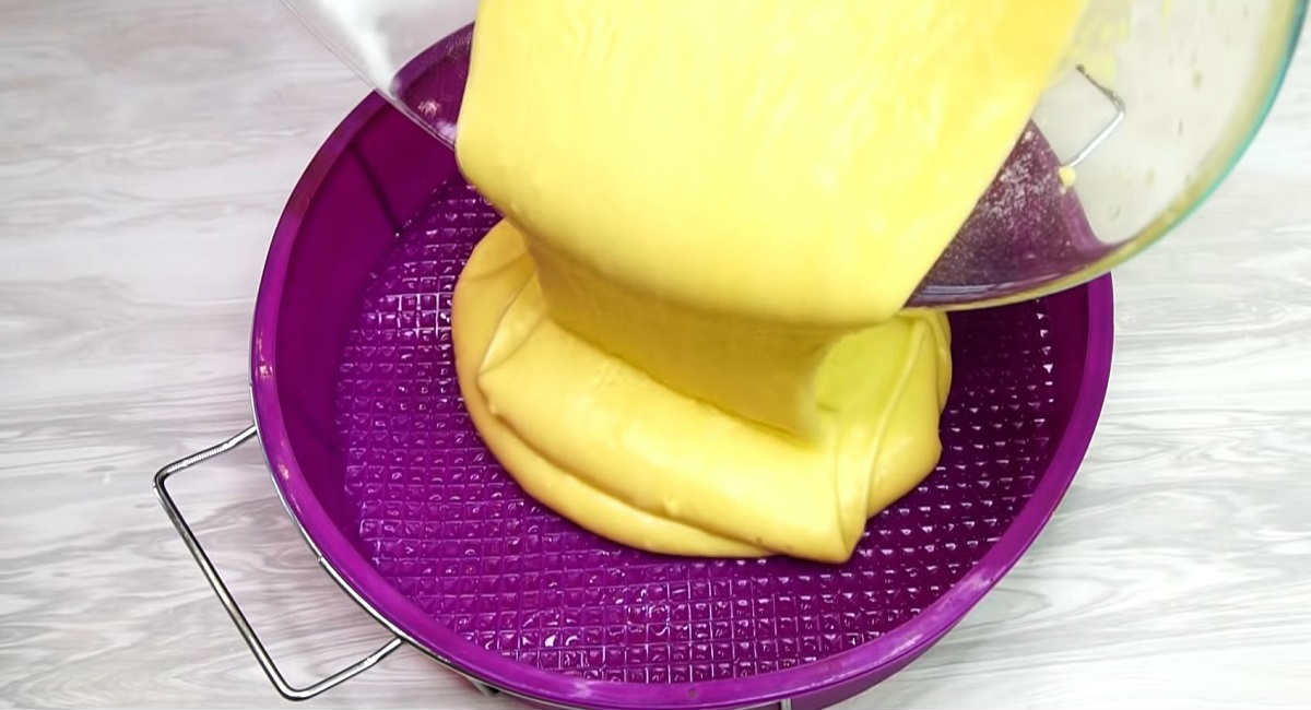 тесто в форме