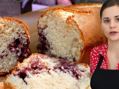 Простой пирог на кефире с вареньем в духовке